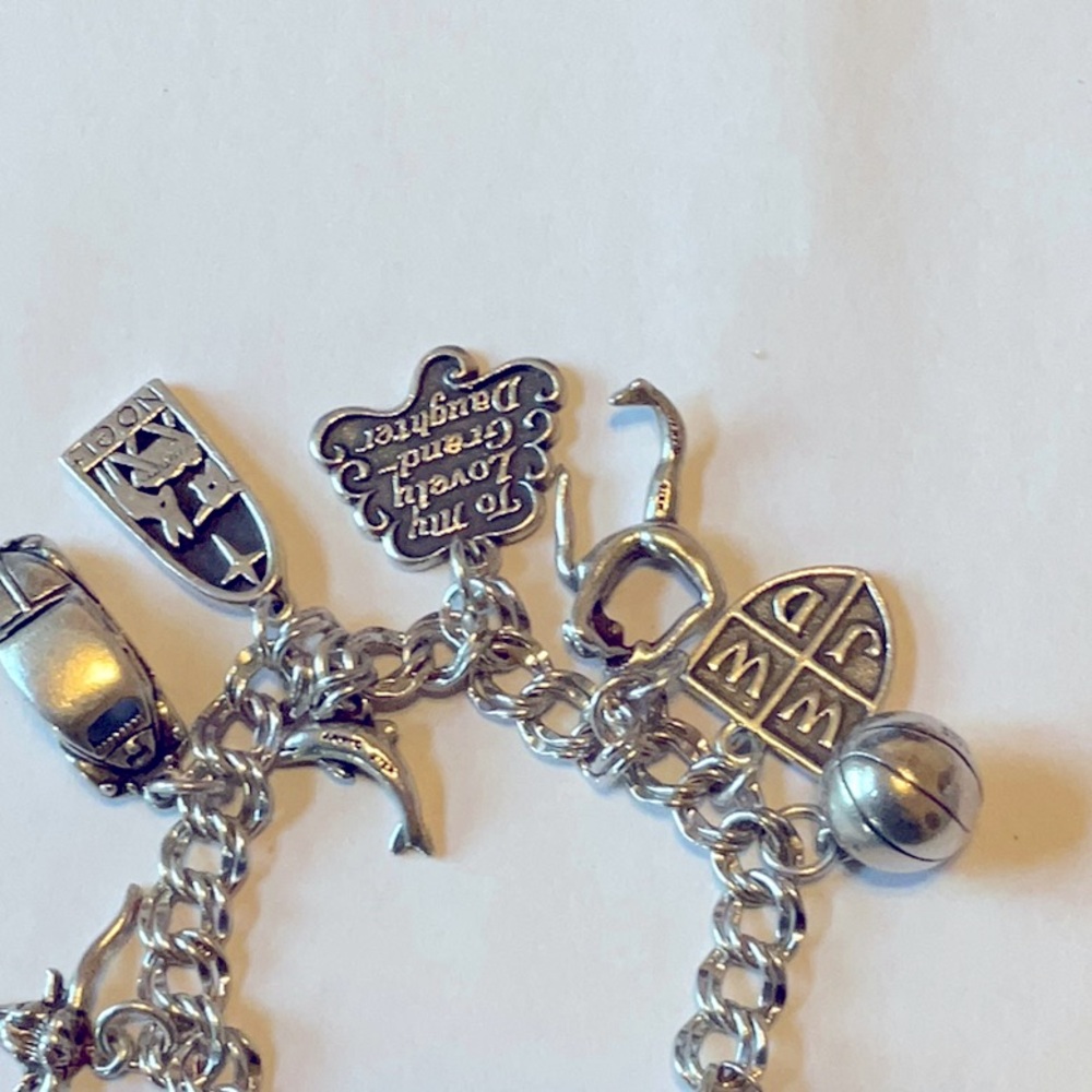 Sterling Silver James Avery 12 Charm Bracelet with Various Retired Charms - Picture 11 of 16